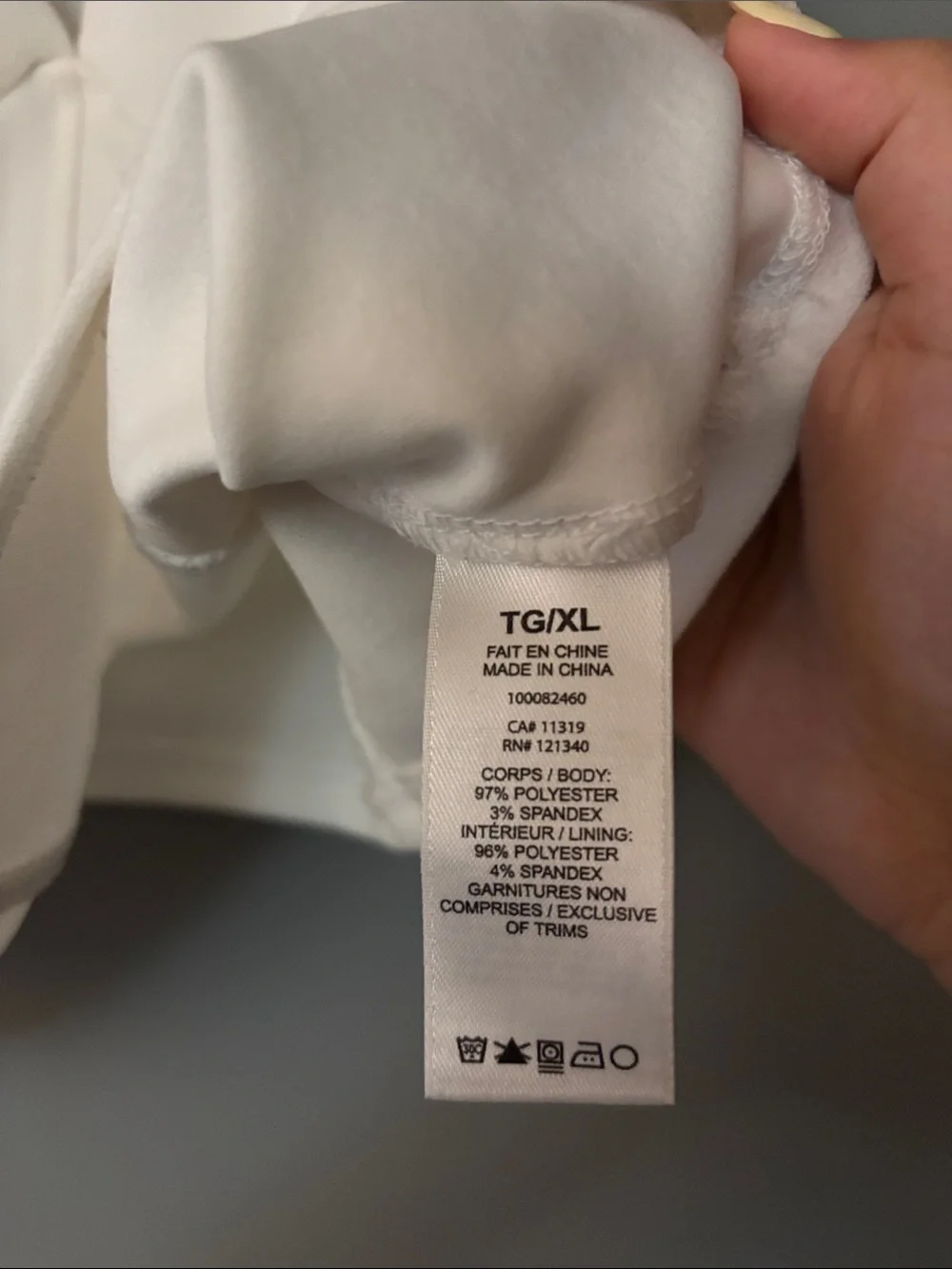 Dynamite White Sleeveless V-Neck Top - Picture 4 of 5